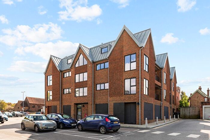 2 Bedroom Flat For Sale In Circus, Crescent Way, Burgess Hill, RH15