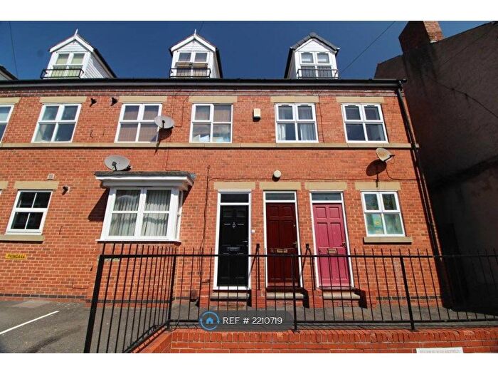 2 Bedroom Maisonette To Rent In Fieldhead Road, Sheffield, S8