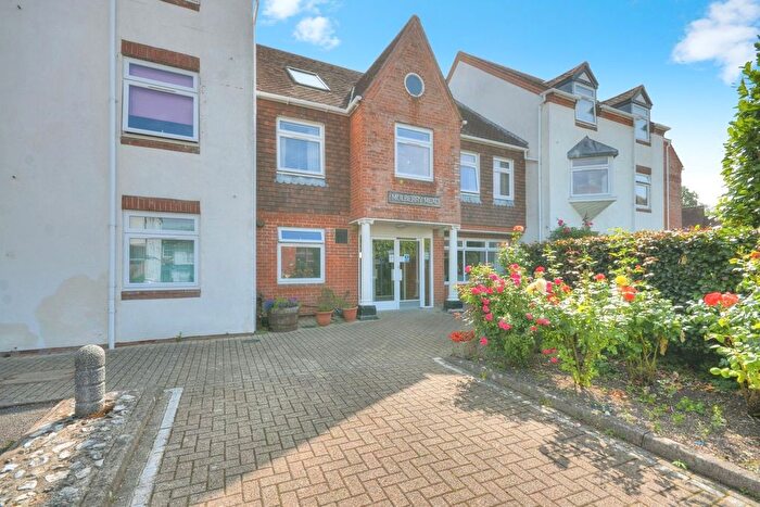 2 Bedroom Property For Sale In Mulberry Mead, Whitchurch, RG28