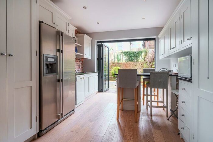 4 Bedroom End Of Terrace House To Rent In Compton Road Brighton, BN1