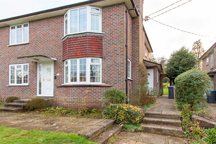 2 Bedroom Flat To Rent In Greenways, Haywards Heath, RH16