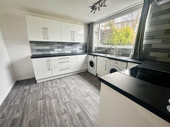 3 Bedroom Property To Rent In White Thorns Close, Sheffield, S8