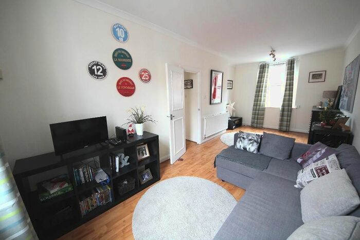 2 Bedroom Flat To Rent In Page Street, Westminster, London, SW1P