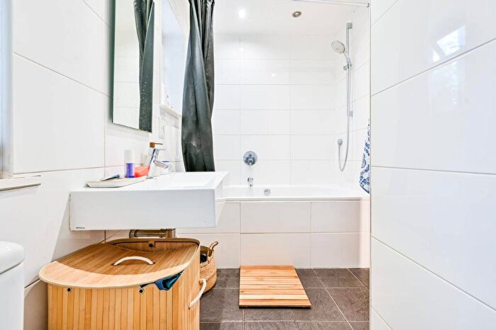 1 Bedroom Flat To Rent In Kidbrooke Park Road, Blackheath, London, SE3