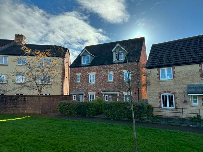 4 Bedroom Semi-Detached House To Rent In Poseidon Close, Swindon, SN25