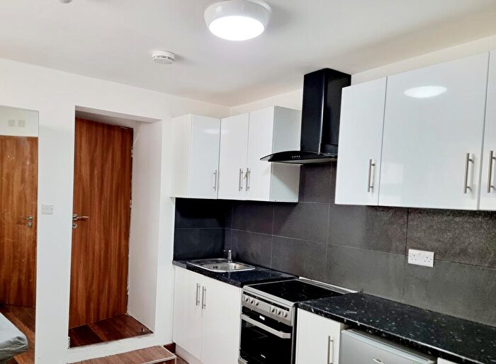 Studio To Rent In Chalvey Road East, Slough, SL1