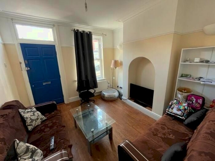 2 Bedroom Terraced House To Rent In Greenfield, Harborne, B17