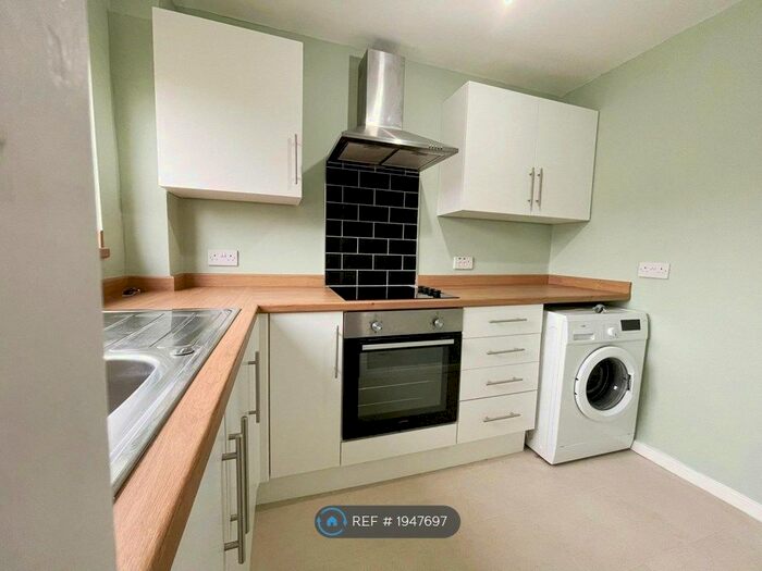 1 Bedroom Flat To Rent In Savick Avenue, Bolton, BL2