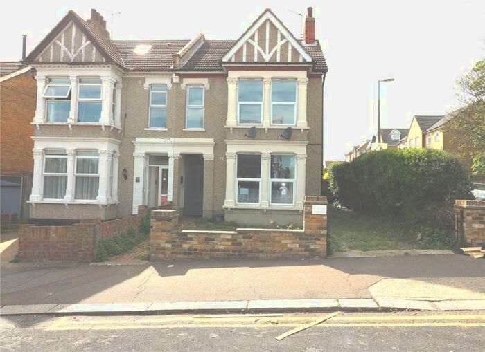 2 Bedroom Apartment To Rent In Honiton Road, Southend-on-Sea, Essex, SS1