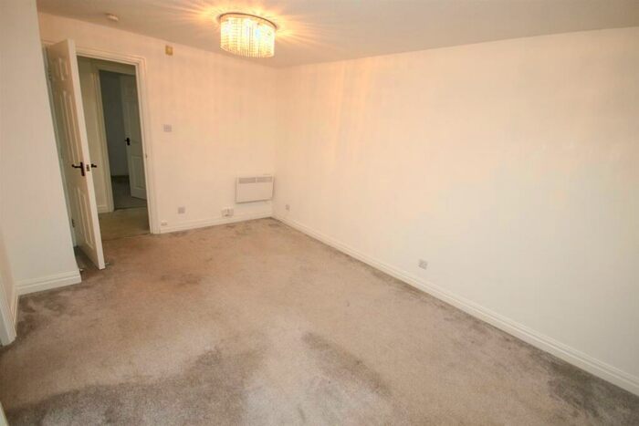 1 Bedroom Flat To Rent In Waterfront House, Montonmill Gardens, Eccles, M30