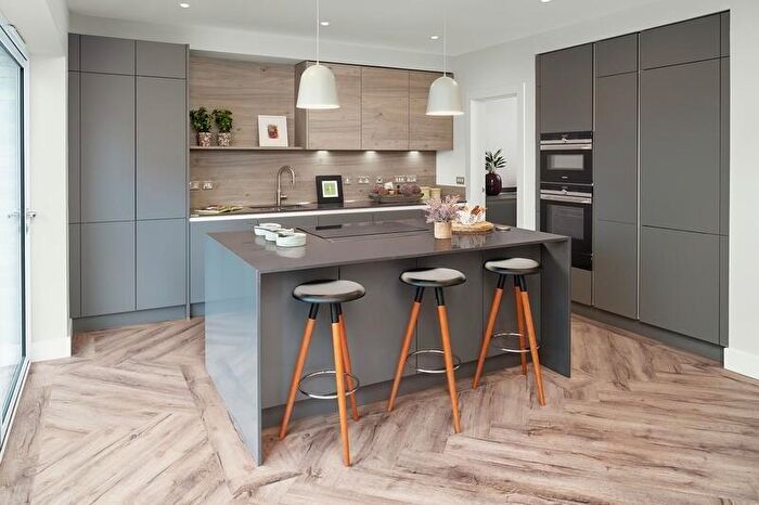 5 Bedroom Town House For Sale In School Drive, Glasgow, G13