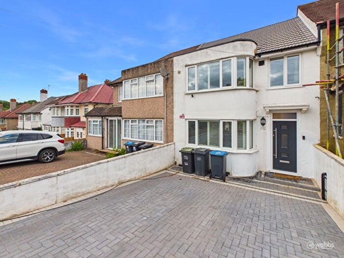 3 Bedroom Terraced House For Sale In Benhurst Gardens, South Croydon, CR2
