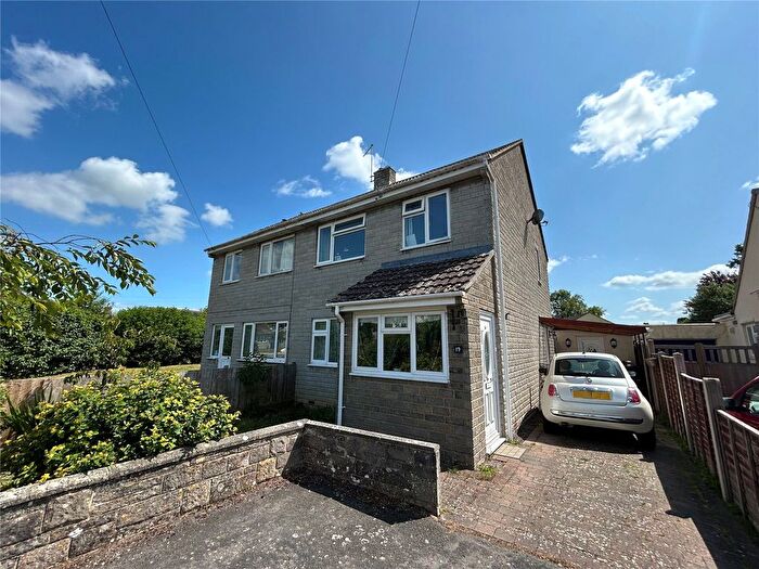 3 Bedroom Semi-Detached House To Rent In Waverley, Somerton, TA11