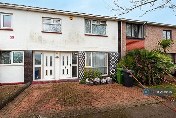 3 Bedroom Terraced House To Rent In Kent View Road, Basildon, SS16