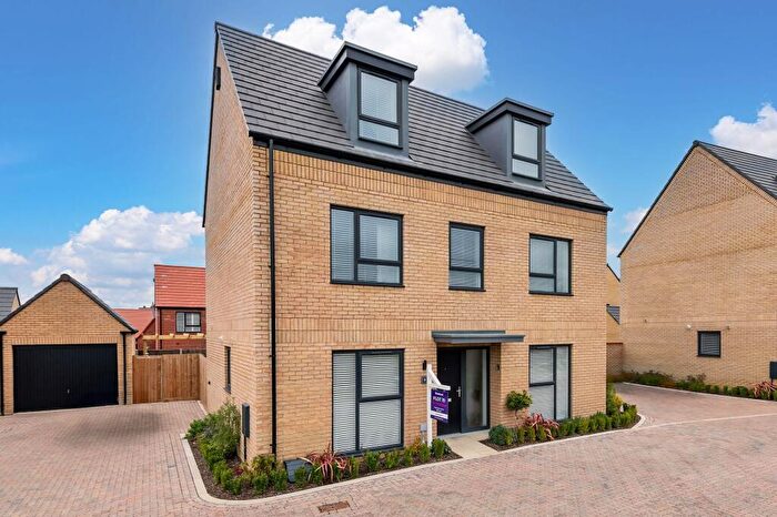 5 Bedroom Detached House For Sale In Willingham Gardens, Flitton, MK45