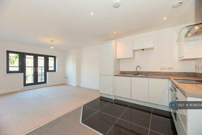 2 Bedroom Flat To Rent In London Road, Mitcham, CR4