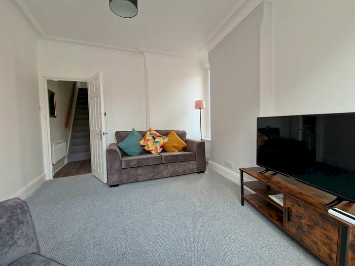 2 Bedroom Semi-Detached House To Rent In Birrell Road, Forest Fields, NG7