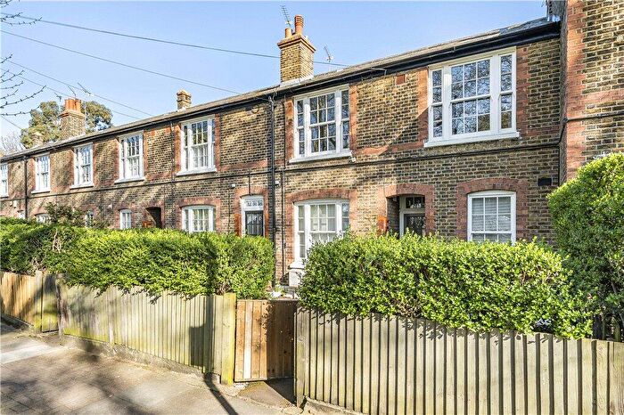 2 Bedroom Apartment To Rent In Reform Street, London, SW11