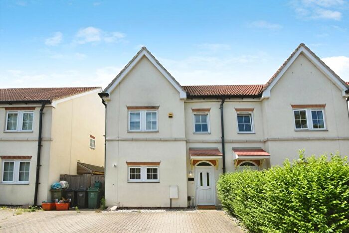 2 Bedroom Semi Detached House For Sale In Constable Avenue, Basildon, Essex, SS14