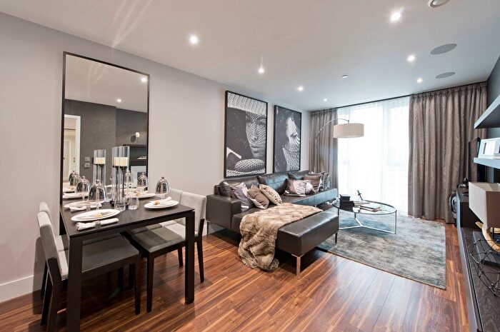 2 Bedroom Flat To Rent In Alie Street, Aldgate East, E1