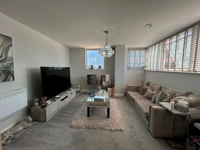 1 Bedroom Apartment To Rent In Town Centre, SN1