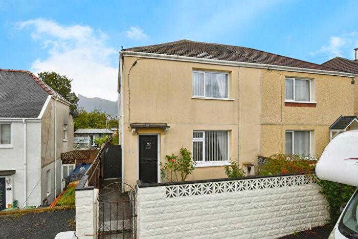 2 Bedroom Semi-Detached House For Sale In Coed Glas, Aberdare, CF44