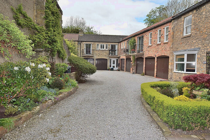 1 Bedroom Flat To Rent In Mews Court, The Green, Richmond, DL10