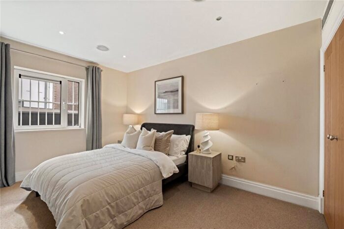 3 Bedroom Duplex For Sale In Drayton Gardens, London, SW10