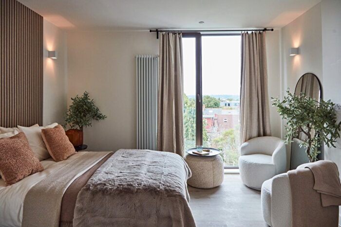 Studio To Rent In Greenhill Way, Harrow, HA1