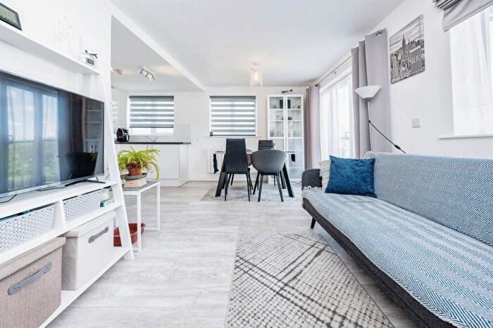 2 Bedroom Apartment For Sale In Traction Lane, Bedford, MK42