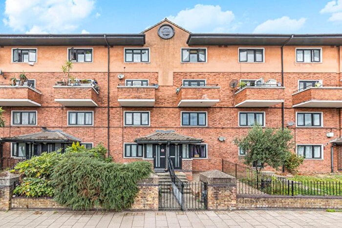 2 Bedroom Maisonette For Sale In Ecclesbourne Road, Islington, N1