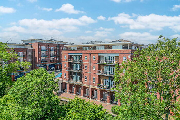 3 Bedroom Penthouse For Sale In Waters Edge, Dickens Heath, Solihull, B90