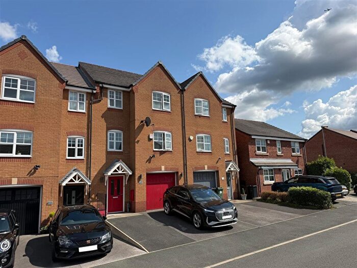 4 Bedroom Town House For Sale In Admiral Way, Hyde, SK14