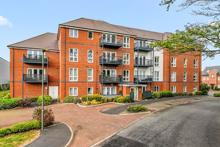 2 Bedroom Flat For Sale In Chertsey, Surrey, KT16