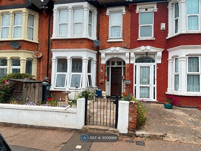 2 Bedroom Flat To Rent In Boscombe Road, Southend-On-Sea, SS2