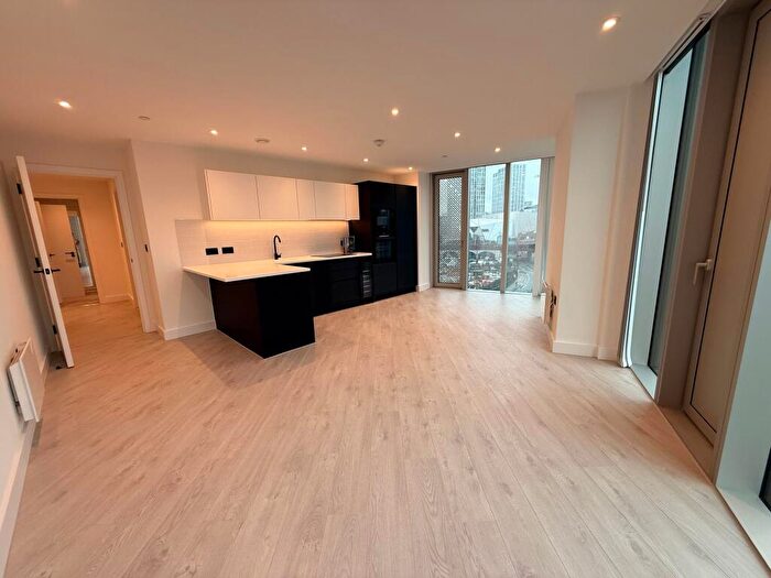 2 Bedroom Apartment To Rent In Trinity Way, Manchester, M3