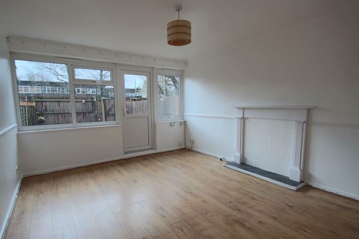 3 Bedroom Maisonette To Rent In Belvoir Close, London, SE9