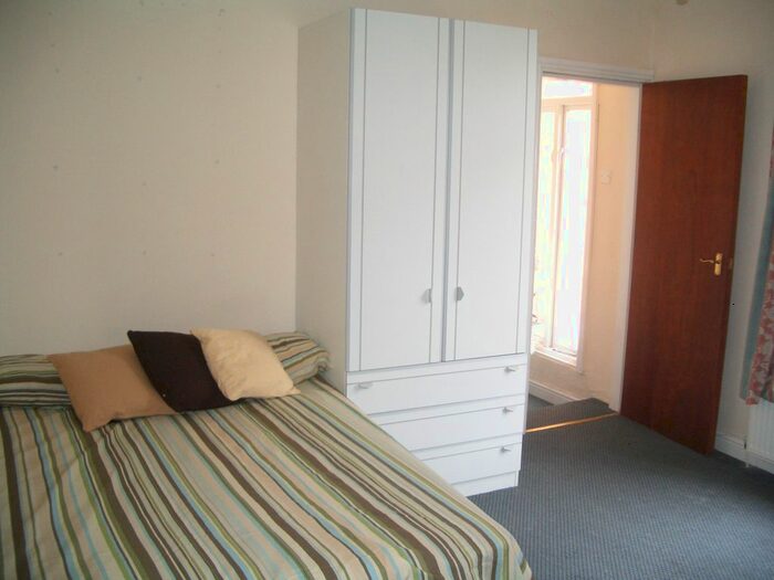 1 Bedroom Flat To Rent In Flat, Kelso Road, LS2