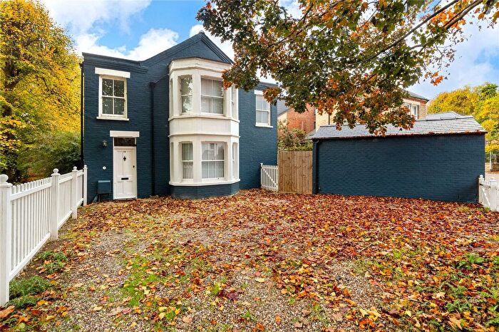 3 Bedroom Detached House For Sale In Carlyle Road, Cambridge, Cambridgeshire, CB4