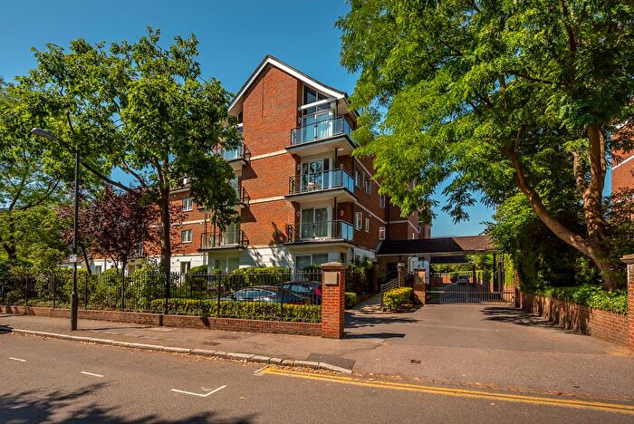 2 Bedroom Flat For Sale In The Downs, London, SW20