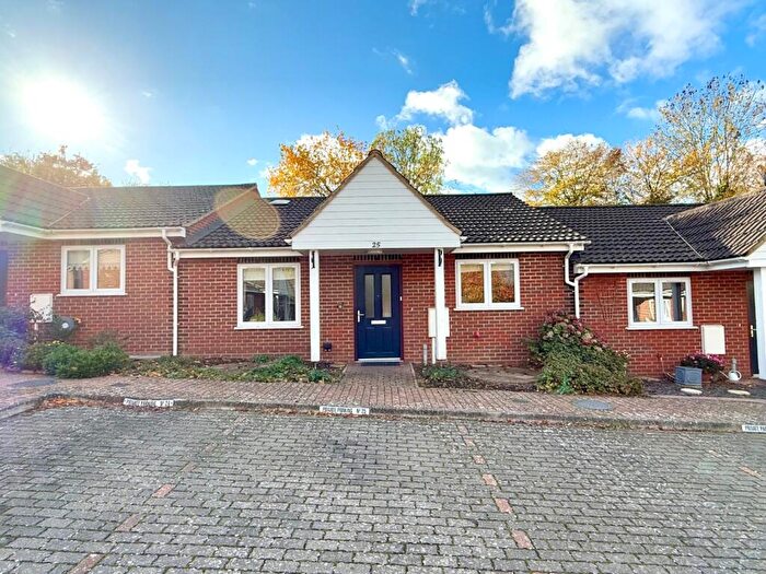2 Bedroom Bungalow For Sale In Brickfield Farm Close, Longfield, Kent, DA3