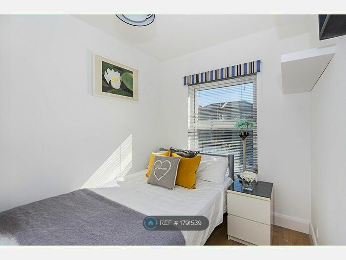2 Bedroom Maisonette To Rent In Blackstock Road, London, N4