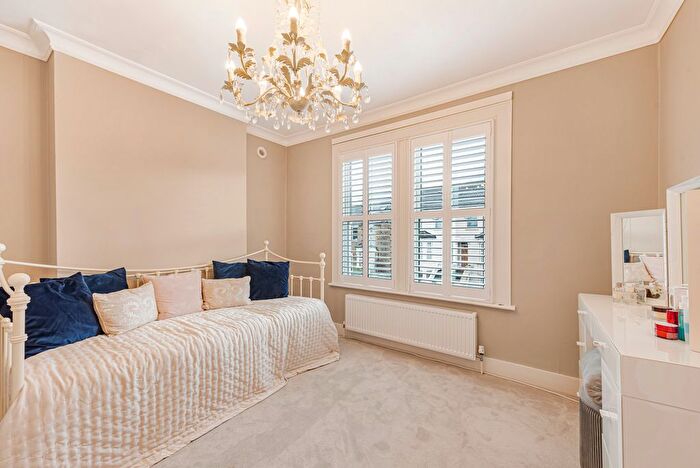 4 Bedroom Detached House For Sale In Clarence Crescent, Sidcup, DA14