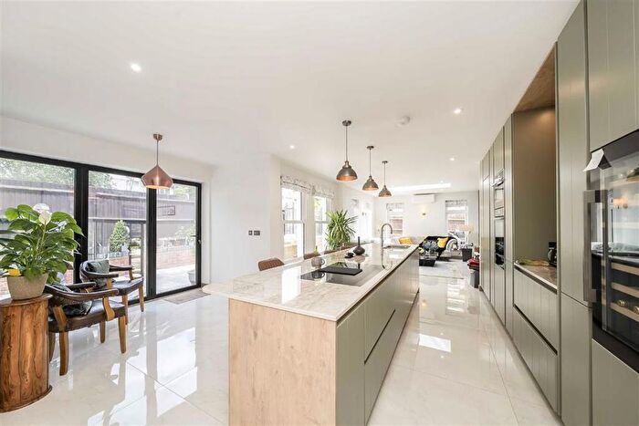 4 Bedroom Property To Rent In Kingston Road, Teddington, TW11