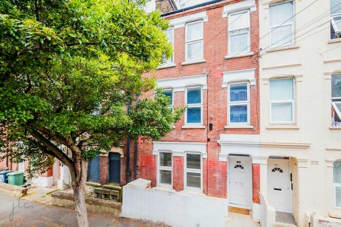 3 Bedroom Flat To Rent In Northlands Street, Camberwell, London, SE5