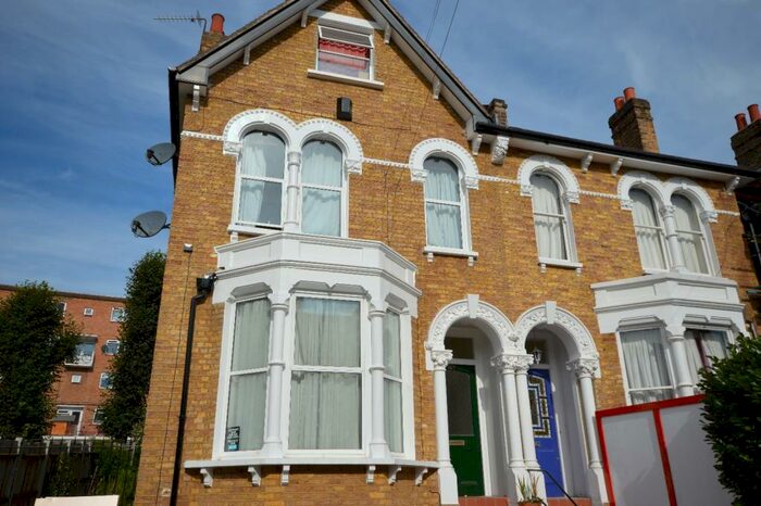 3 Bedroom Flat To Rent In Embleton Road, SE13