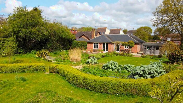 4 Bedroom Detached Bungalow For Sale In School Lane, Peasmarsh, Rye, TN31