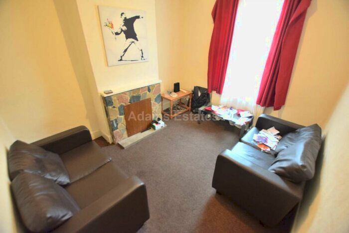 4 Bedroom Terraced House To Rent In Donnington Gardens, Reading, RG1