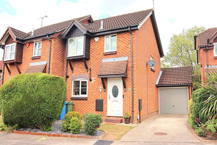 3 Bedroom Semi Detached House For Sale In Long Beech Drive, Farnborough, GU14