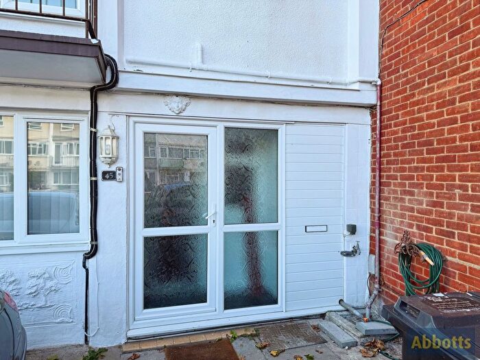 1 Bedroom Property To Rent In Long Riding, Basildon, SS14